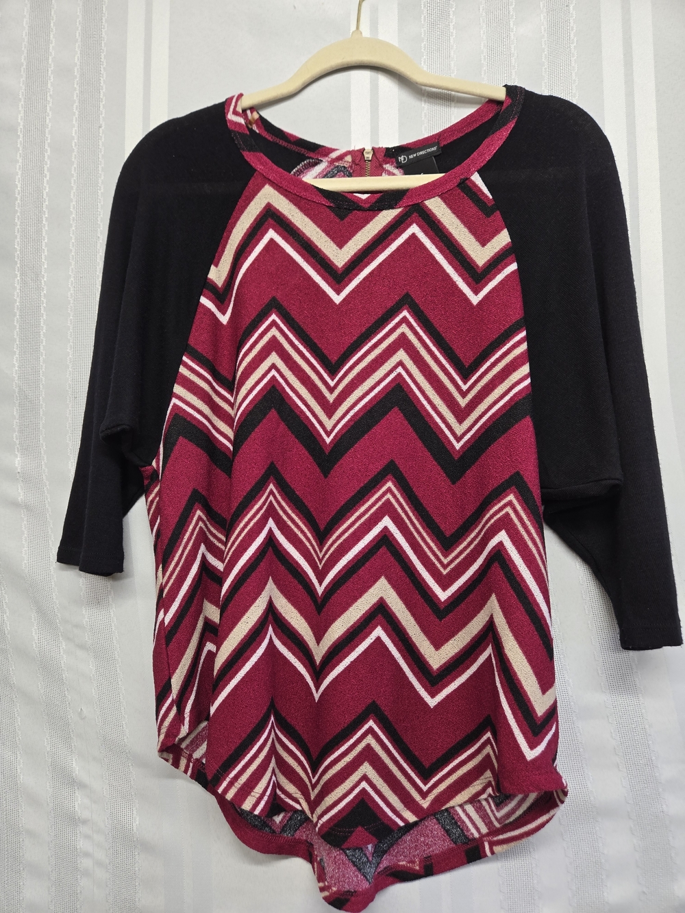 new directions Black and Berry Chevron Raglan Tee SIZE SMALL